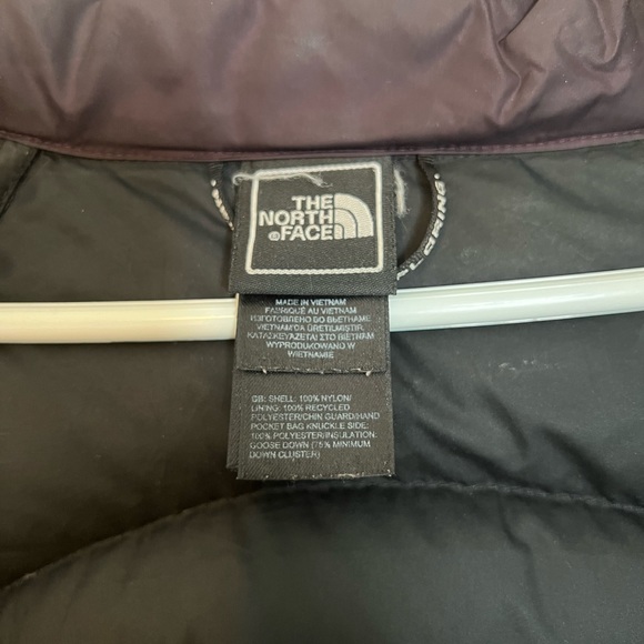 Like new north face puffer jacket - Picture 3 of 4